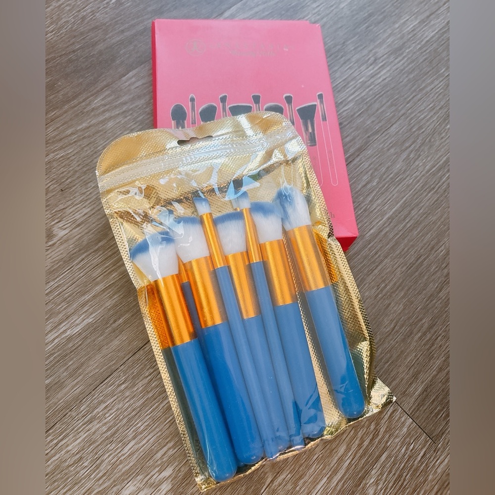 Luxurious Gold and Blue Brush Set